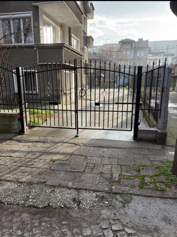 Продава гараж, паркомясто, гр. пловдив, кючук париж