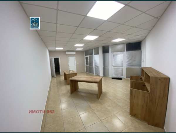 Продава  магазин град Велико Търново, Център
      52 кв.м