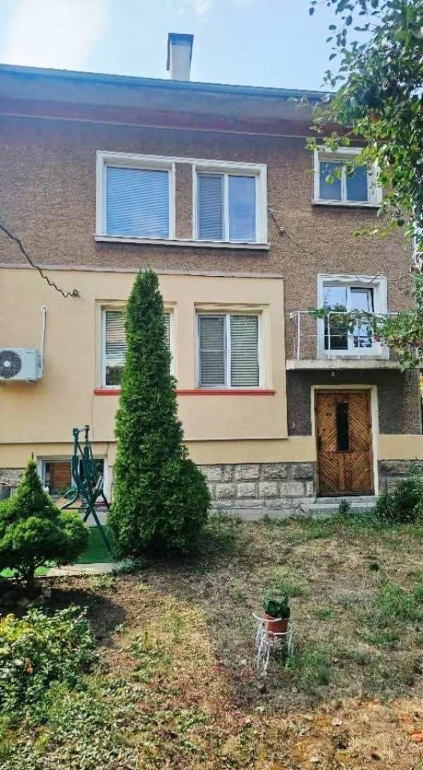 Продава етаж от къща, гр. русе, родина 2