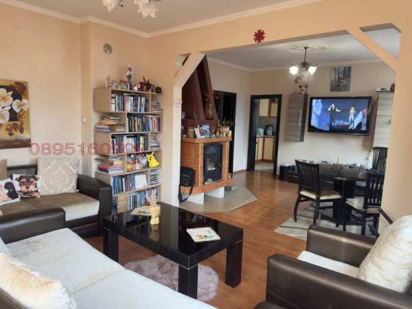 Продава етаж от къща, гр. шумен, център