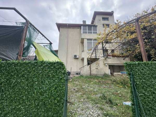 Продава етаж от къща, гр. шумен, център