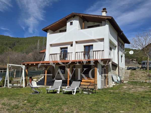 Продава бизнес имот, с. градево, област благоевград