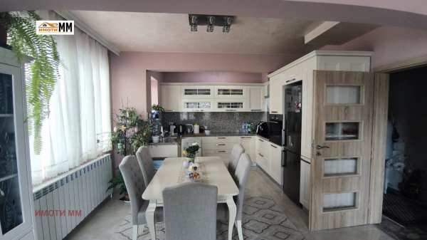 Продава етаж от къща, гр. пловдив, прослав