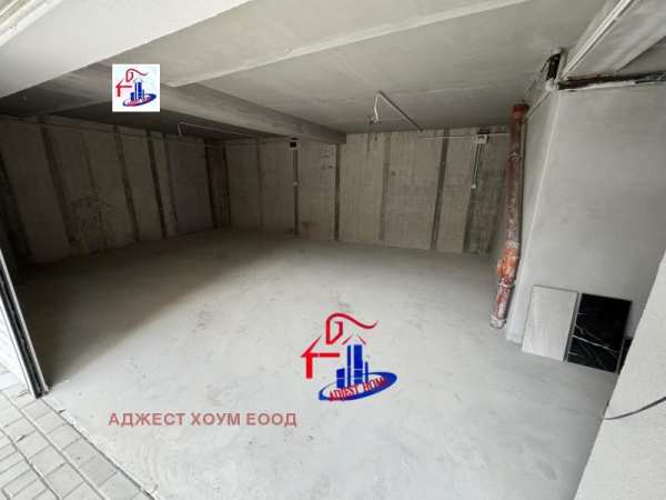 Продава  гараж, паркомясто град Шумен, Пазара
      25 кв.м