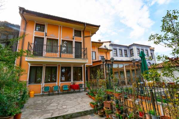 Продава хотел, гр. пловдив, старият град