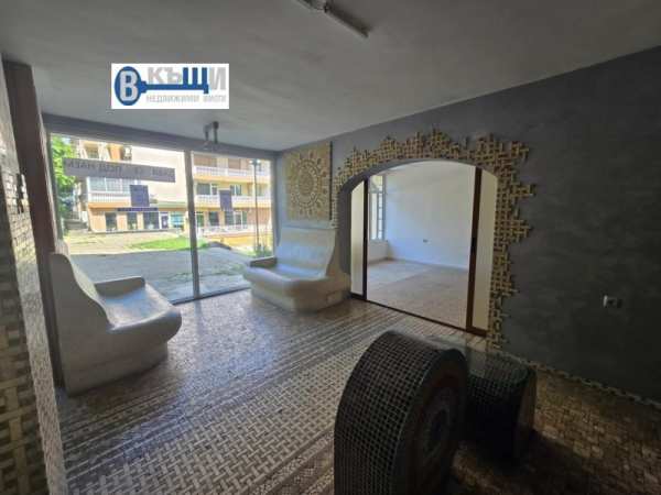 Продава  магазин град Велико Търново, Център
      65 кв.м