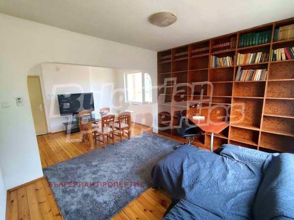 Продава етаж от къща, гр. шумен, център