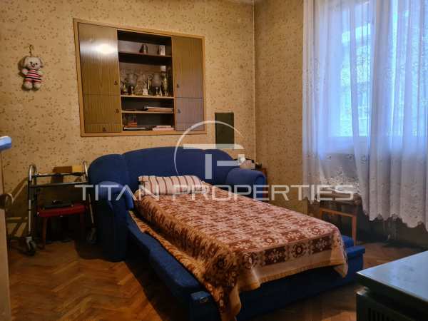 Продава етаж от къща, гр. пловдив, център