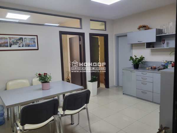 Продава  офис град Пловдив, Център
      74 кв.м