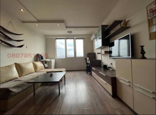 Продава 3-стаен, гр. русе, широк център