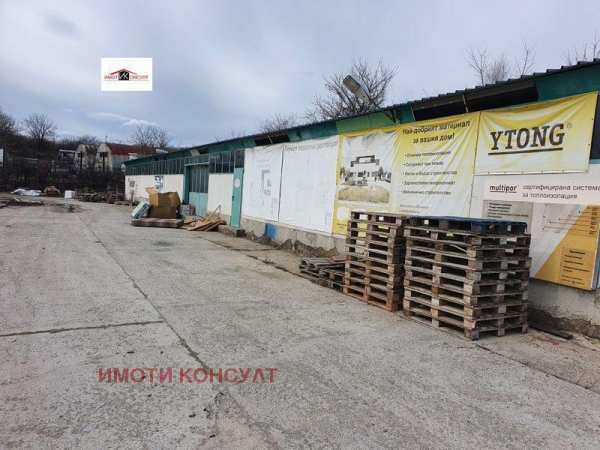 Дава под наем  склад град Велико Търново, Промишлена зона - Запад
      860 кв.м
