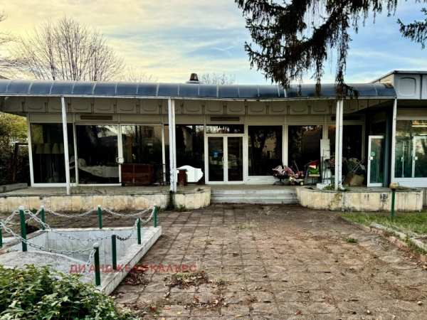 Дава под наем склад, гр. правец, област софия област