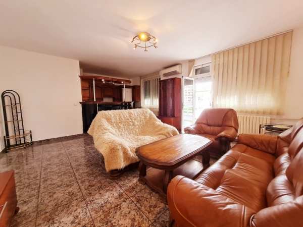 Дава под наем 4-стаен, гр. велико търново, център