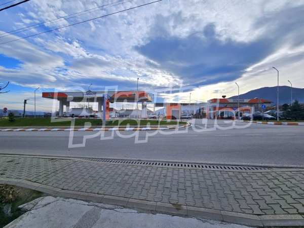 Дава под наем бизнес имот, с. костенец, област софия област