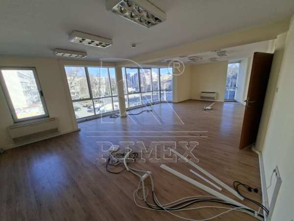 Дава под наем офис, гр. пловдив, център