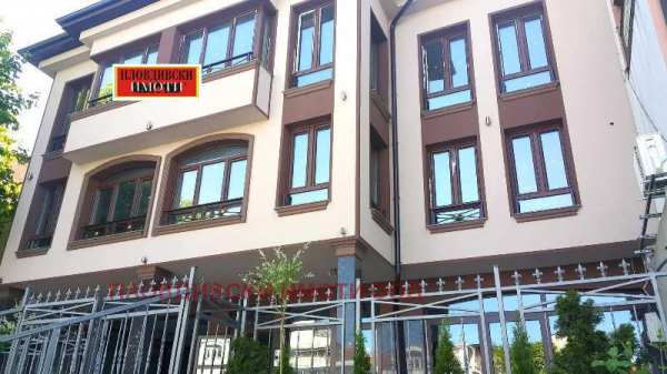 Дава под наем офис, гр. пловдив, център