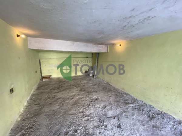 Дава под наем гараж, паркомясто, гр. шумен, център