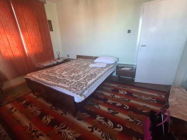 Дава под наем 4-стаен, гр. велико търново, център