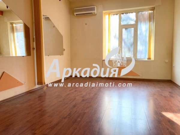 Дава под наем офис, гр. пловдив, център