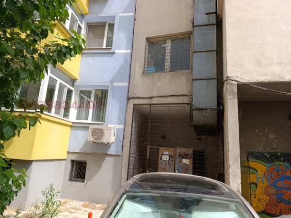 Дава под наем склад, гр. пловдив, център