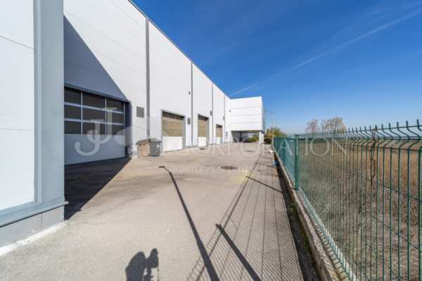 Дава под наем бизнес имот, гр. божурище, област софия област