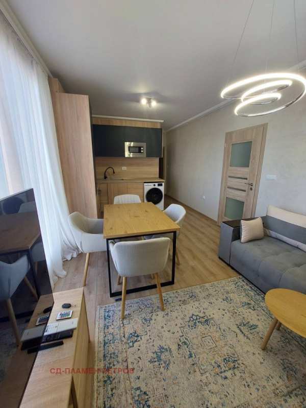 Дава под наем 3-стаен, гр. шумен, пазара