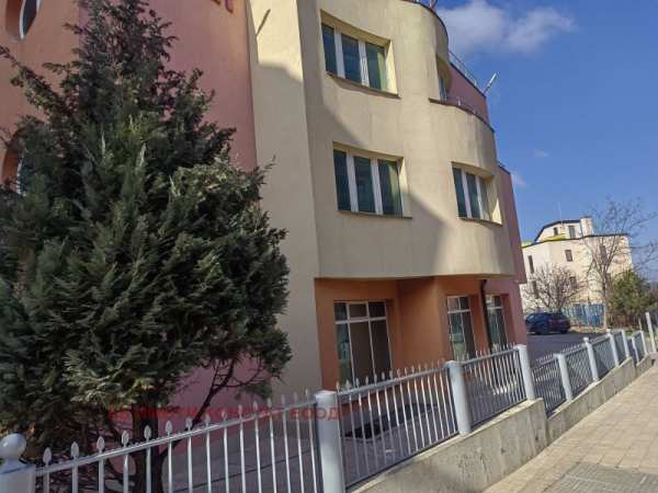 Дава под наем бизнес имот, гр. софия, младост 1