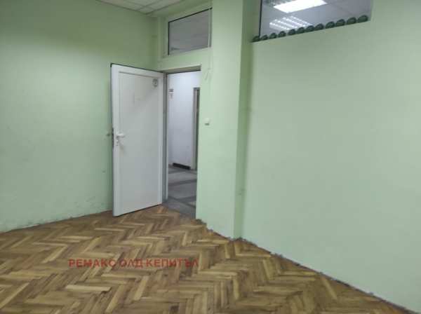 Дава под наем  офис град Велико Търново, Център
      18 кв.м