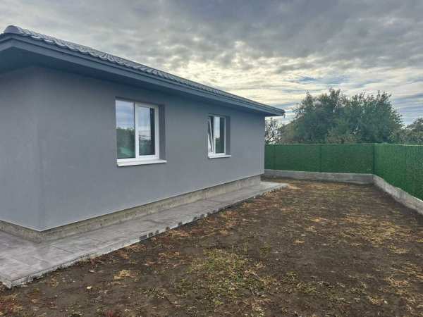 Новострояща се къща близо до морето