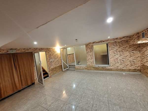 Апартамент .62 кв. Възможо договаряне Колхозен пазар.