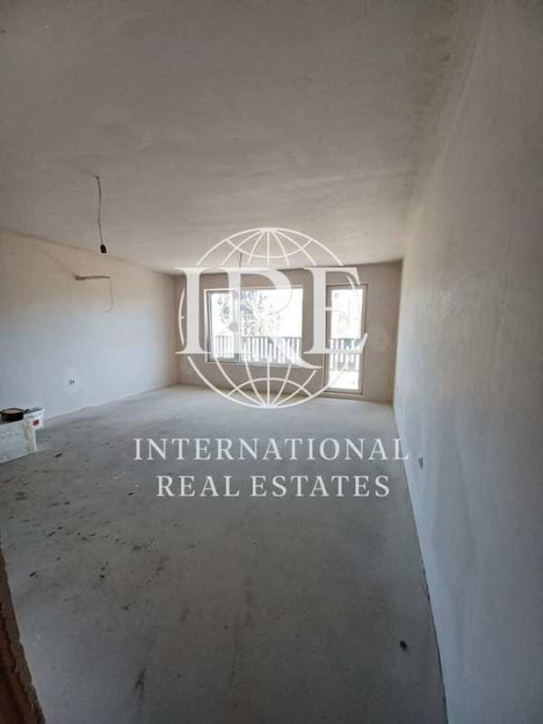 3-стаен в Варна-Централна поща площ 126 кв.м.  цена 250000 евро