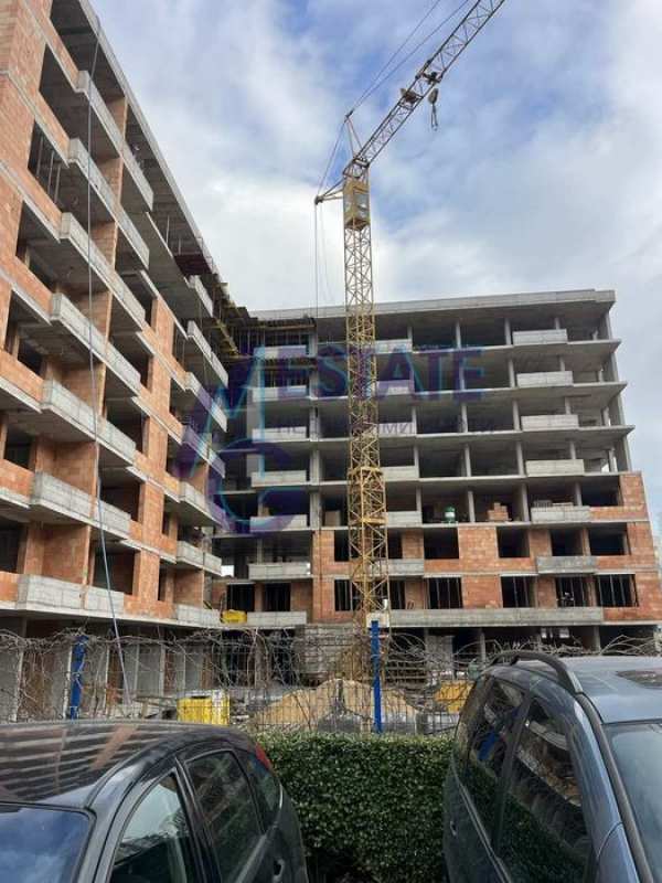 Продава тристаен апартамент в ж.к Меден Рудник - зона В