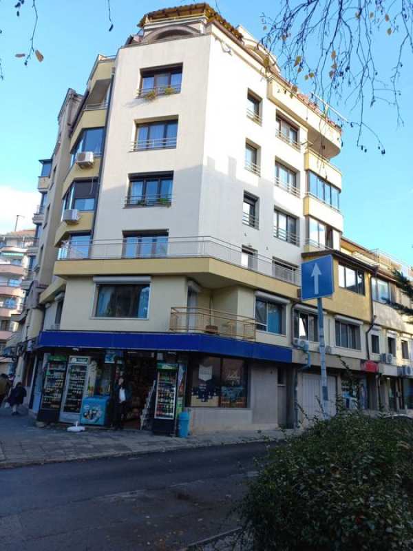 Обзаведено студио до хотел Плиска