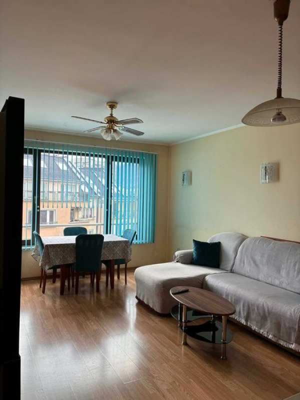 Продава 2-стаен апартамент и двоен гараж на ул. Риккардо Ваккарини