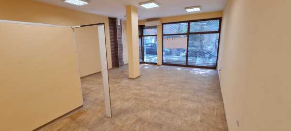 търговско многофункционално помещение / офис  салон за красота /жилище