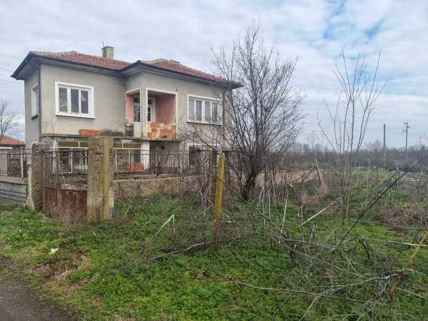 двуетажна къща с 3 дка двор в село Петрово
