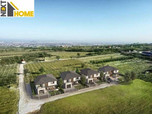 Самостоятелна еднофамилна къща с гараж и паркоместа