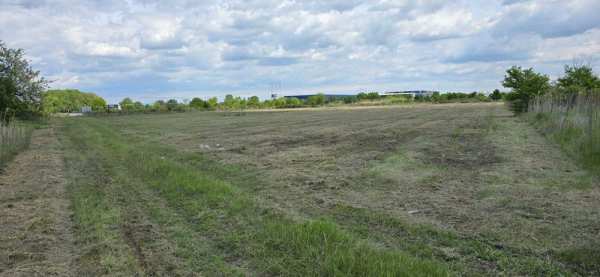 Парцел 17389 м², 145 м. лице на асфалтов път - южно околовръстно шосе