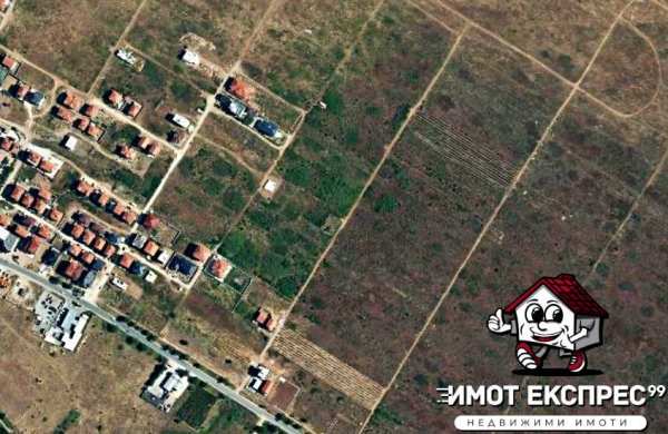 Земеделска земя 3 дка, до ток и вода, до къщи, кв.Изток, м.Шкилово