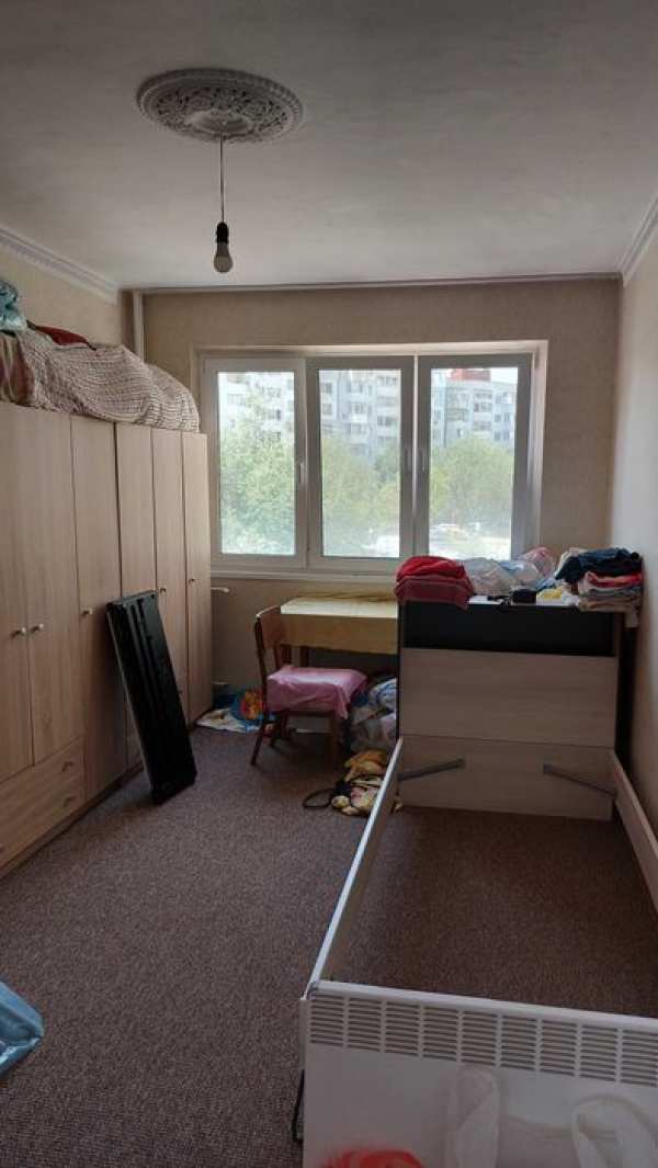 Продавам тристаен апартамент