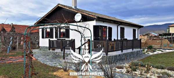 Продавам нова едноетажна къща 190РЗП с двор 900кв.м. в с.Красново