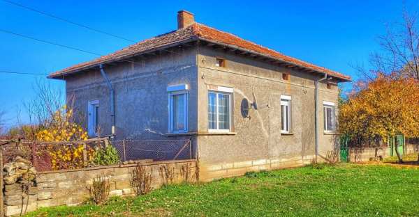 Къща с голям двор, пещ и допълнителни постройки – отлична цена!