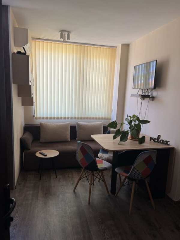 Двустаен апартамент под наем в  центъра на Варна