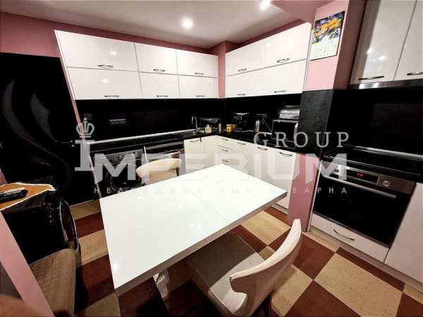 Тристаен обзаведен апартамент под наем в района на жк. Трошево, гр. В