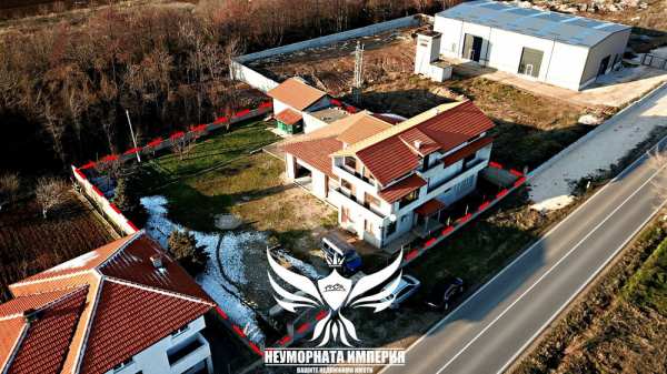 Автосервиз/склад и триетажна къща с двор 1500кв и 520 РЗП в Асеновград