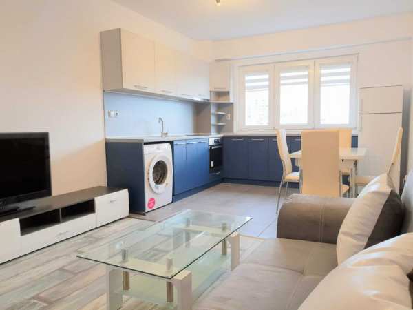 Двустаен Под Наем Младост 2 До Метро Хит Маркет