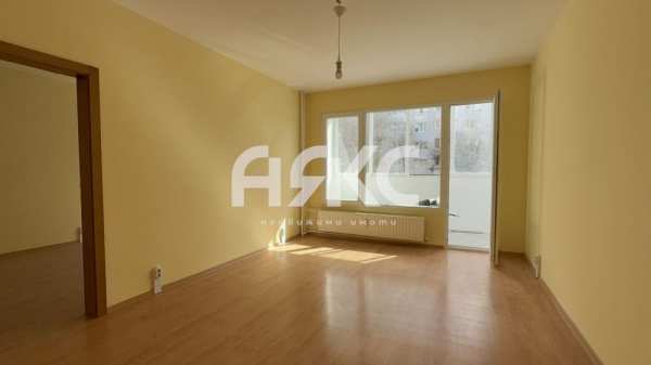 Тристаен апартамент в кв. Дружба 2