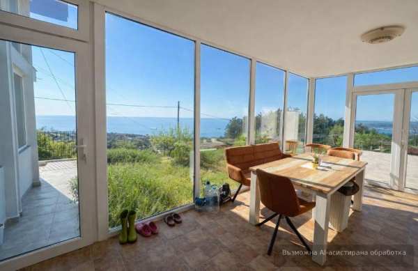 Къща в района на м-т Св.Никола!