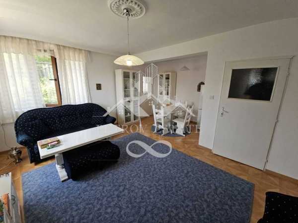 2 Етажа от къща с отлична локация във Велинград