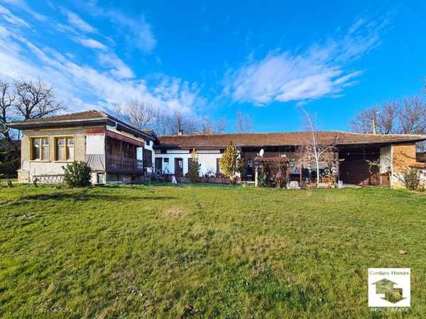 116258 Къща с 4 спални, голям двор, плевня и кладенец в с. Хотница